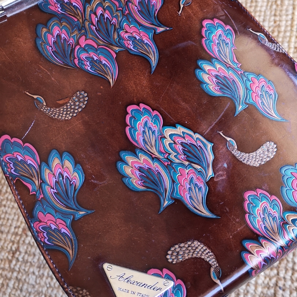 Italian Leather Stunning peacock-design bag - Picture 15 of 16